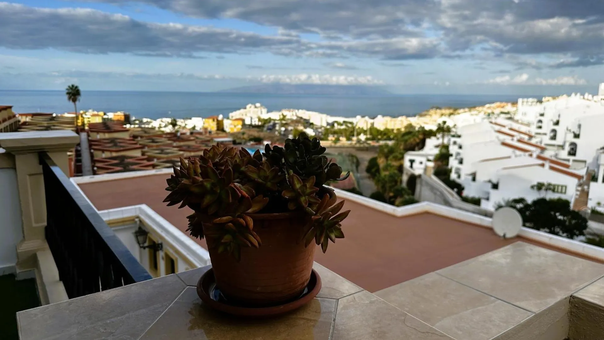 Costa Adeje - Amazing Ocean And Teide View - Fast Wifi, Air Con Apartment
