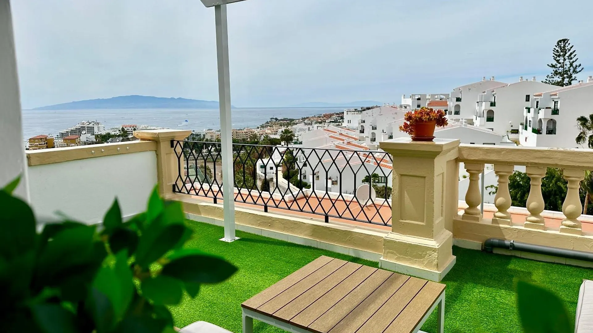 Costa Adeje - Amazing Ocean And Teide View - Fast Wifi, Air Con Apartment  Costa Adeje (Tenerife)