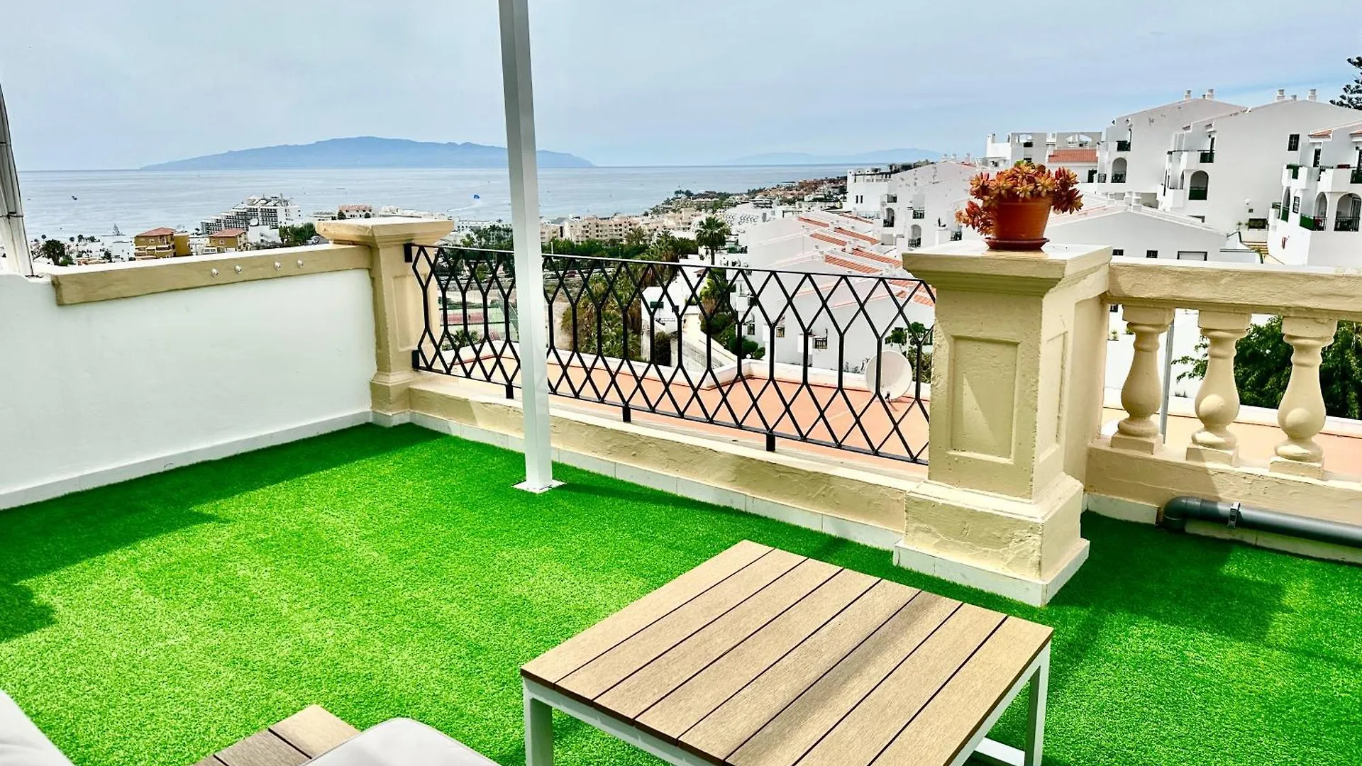 Costa Adeje - Amazing Ocean And Teide View - Fast Wifi, Air Con Apartment Spain
