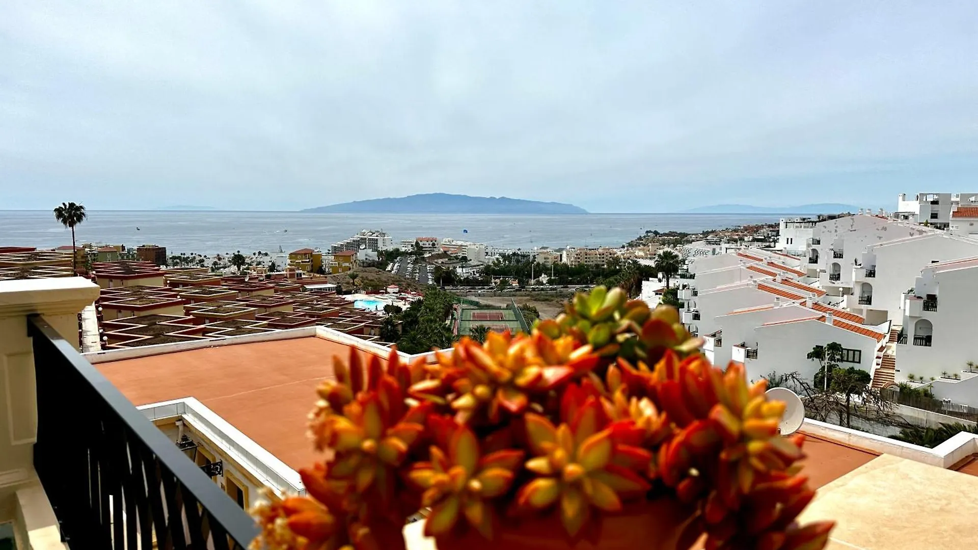 Costa Adeje - Amazing Ocean And Teide View - Fast Wifi, Air Con Apartment Costa Adeje (Tenerife)